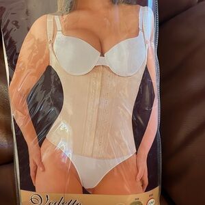 Vintage never used Vedette Lingerie Sz 40